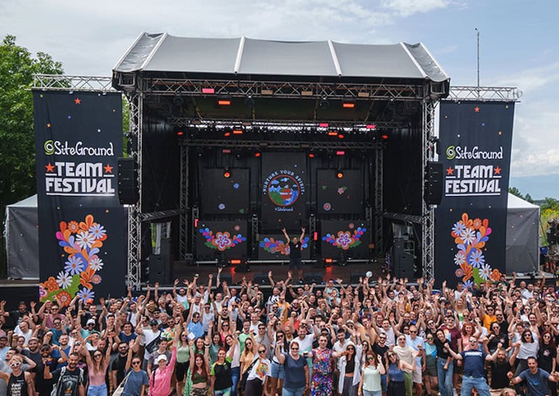Photo of a Siteground festival with hundreds of people in front of a stage.