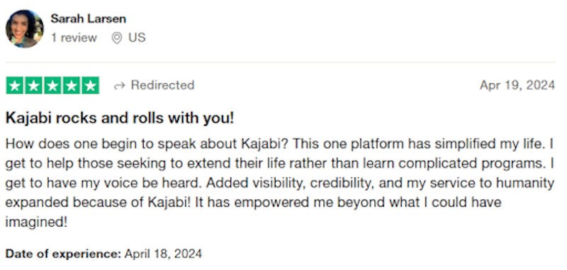 A 5-star Kajabi review from someone who loves the simplicity of the all-in-one platform. 