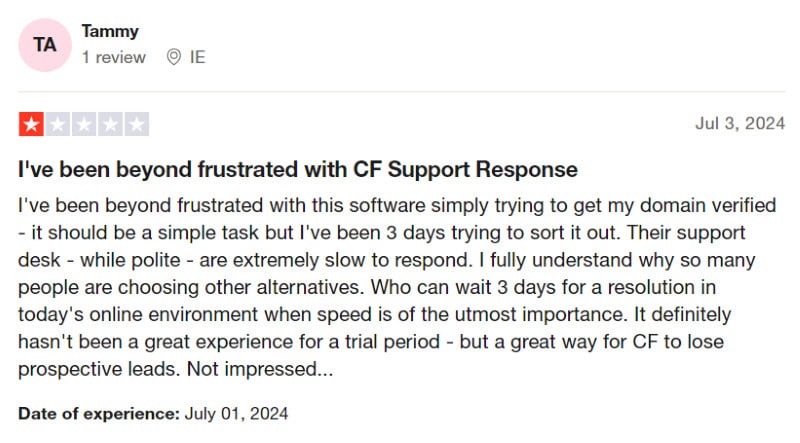 A negative ClickFunnels review from a customer who did not find the support team to be helpful. 